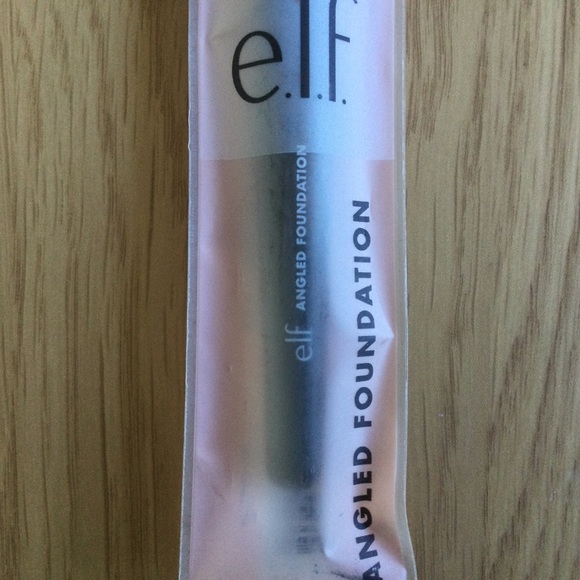 E.L.F. Angled Foundation Brush 6 " NWT - Picture 2 of 6